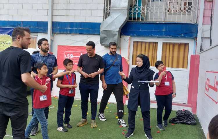 حضور دانش آموزان در مسابقات ورزشی بین شعب علوی 4