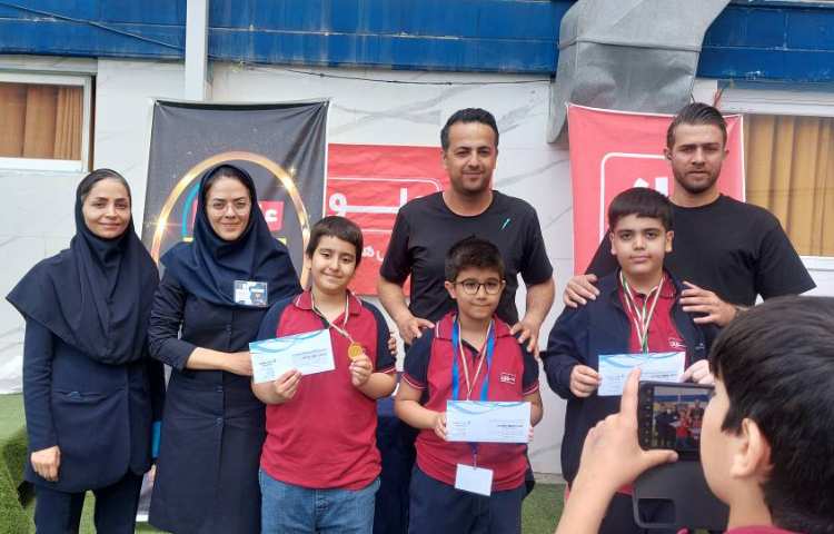 حضور دانش آموزان در مسابقات ورزشی بین شعب علوی 44
