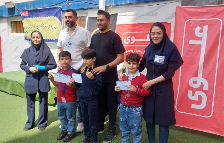 حضور دانش آموزان در مسابقات ورزشی بین شعب علوی 54