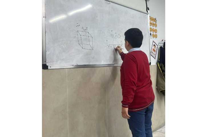 حضور دانش آموزان در کلاس های ریاضی روز پنج شنبه 4 بهمن 1