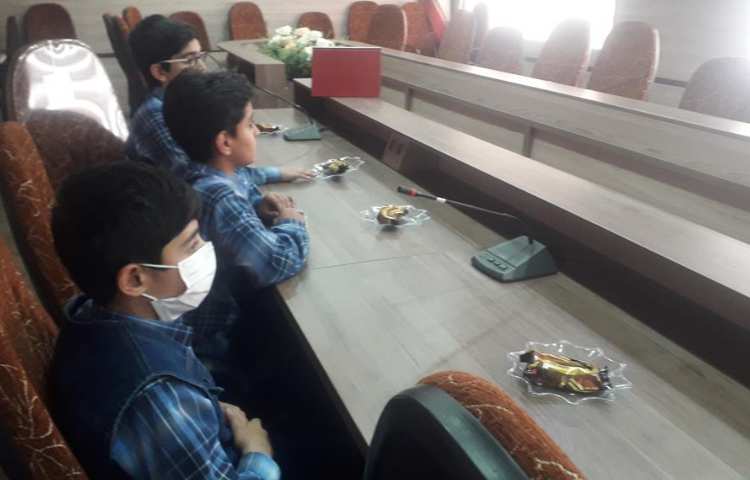 حضور دانش آموزان منتخب دبستان علوی جهت مسابقه مشاعره منطقه 5 آموزش و پرورش 6