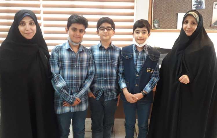 حضور دانش آموزان منتخب دبستان علوی جهت مسابقه مشاعره منطقه 5 آموزش و پرورش
