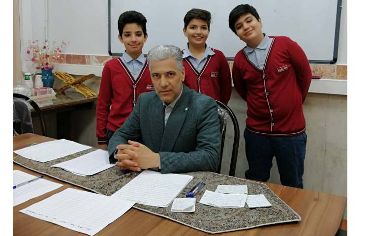 حضور دانش آموزان منتخب مشاعره در مسابقات منطقه 5 آموزش و پرورش 4