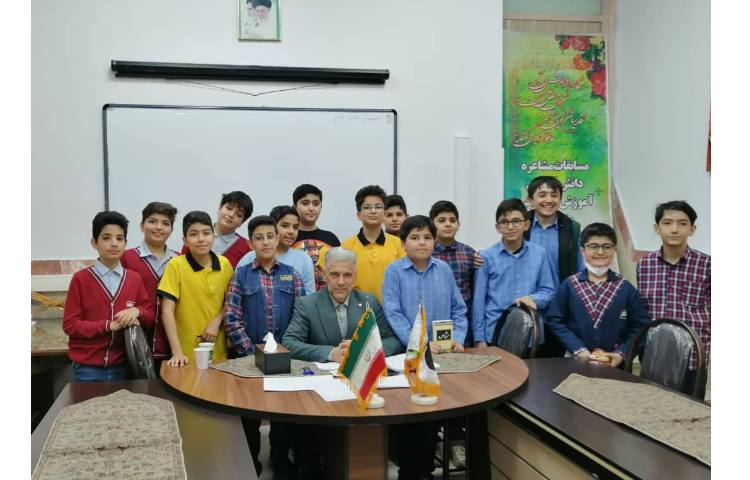 حضور دانش آموزان منتخب مشاعره در مسابقات منطقه 5 آموزش و پرورش