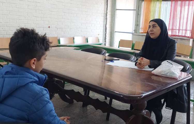 حضور دانش آموز منتخب دبستان - امیر طاها هاشمی - در مسابقات مشاعره منطقه 1