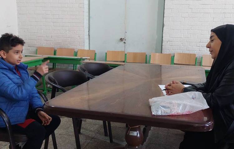 حضور دانش آموز منتخب دبستان - امیر طاها هاشمی - در مسابقات مشاعره منطقه 2