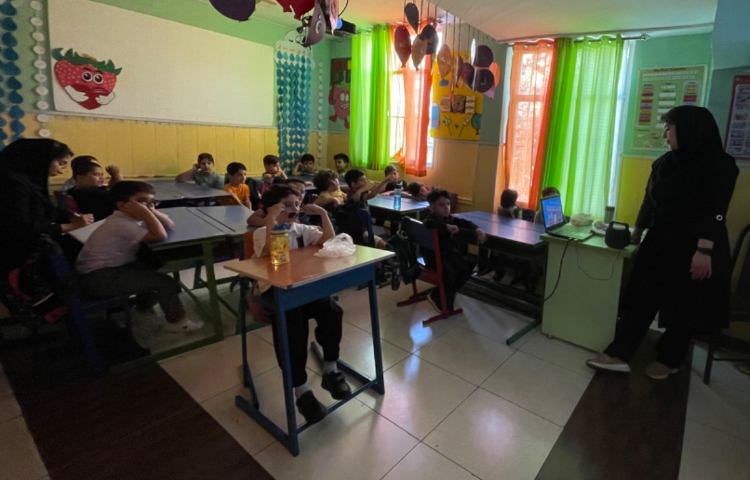 : حضور سرکار خانم صانعی/ بازرس محترم دپارتمان زبان موسسه 2