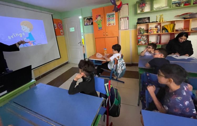 : حضور سرکار خانم صانعی/ بازرس محترم دپارتمان زبان موسسه 3