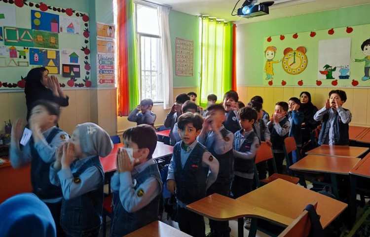 حضور سرکار خانم فیاض و سرکار خانم صانعی/ بازرسین محترم دپارتمان زبان موسسه علوی 1