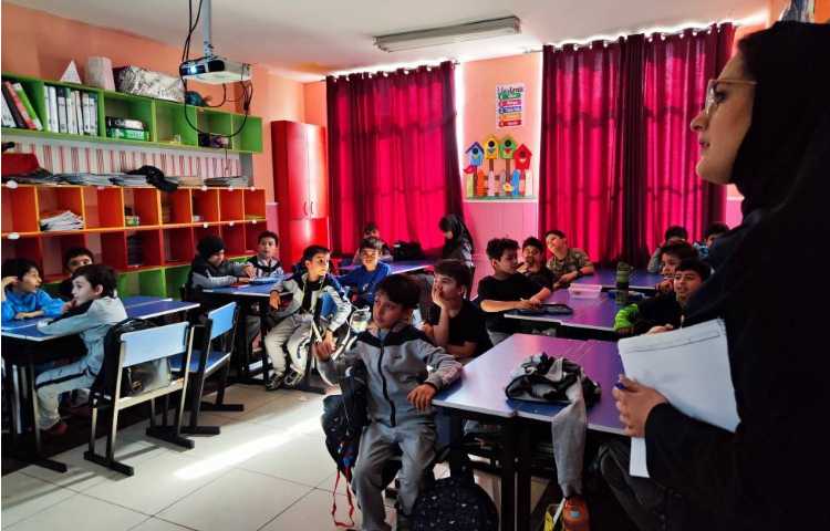 حضور سرکار خانم فیاض و سرکار خانم صانعی/ بازرسین محترم دپارتمان زبان موسسه علوی 3