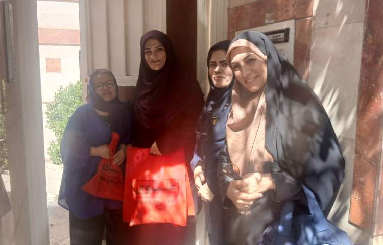 حضور مدیریت با همسایگان مدرسه