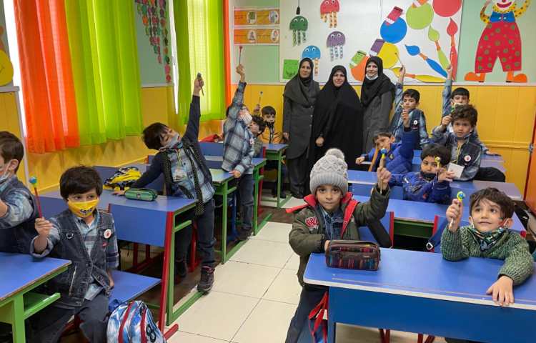 :حضور مدیر و معاون آموزشی در کلاس های اول 3