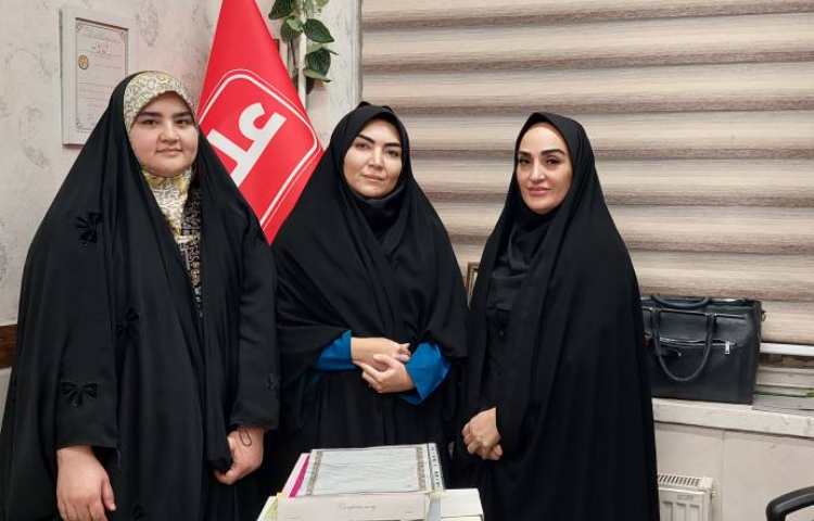 حضور مسئولین محترم آموزش و پرورش منطقه 11 جهت تبریک آغاز سال نو 1