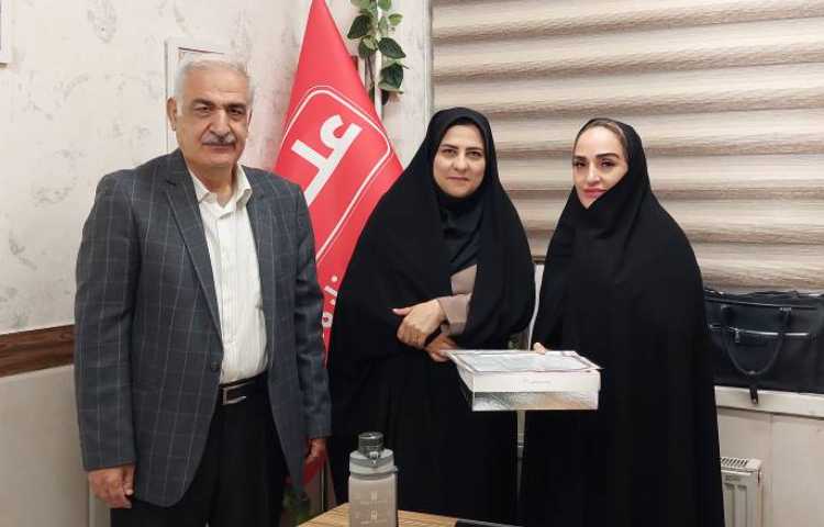 حضور مسئولین محترم آموزش و پرورش منطقه 11 جهت تبریک آغاز سال نو 3