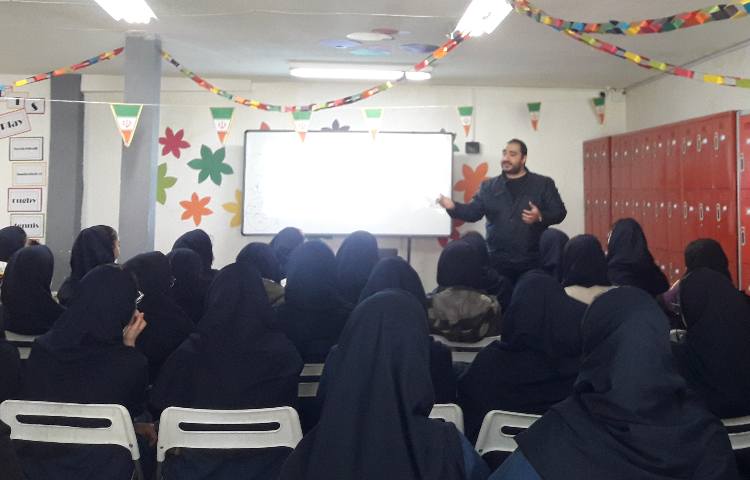 حضور مشاور ارشد در جلسه ی هدایت تحصیلی پایه نهم 1