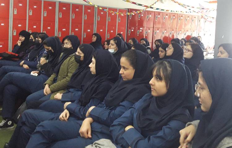 حضور مشاور ارشد در جلسه ی هدایت تحصیلی پایه نهم 4