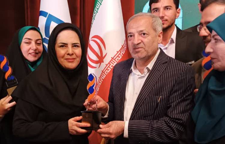 حضور معاون آموزشی در مراسم اختتامیه مسابقه م مثل معلم 2