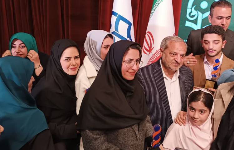 حضور معاون آموزشی در مراسم اختتامیه مسابقه م مثل معلم 3