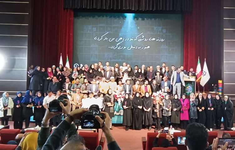 حضور معاون آموزشی در مراسم اختتامیه مسابقه م مثل معلم 4