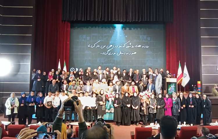 حضور معاون آموزشی در مراسم اختتامیه مسابقه م مثل معلم 5