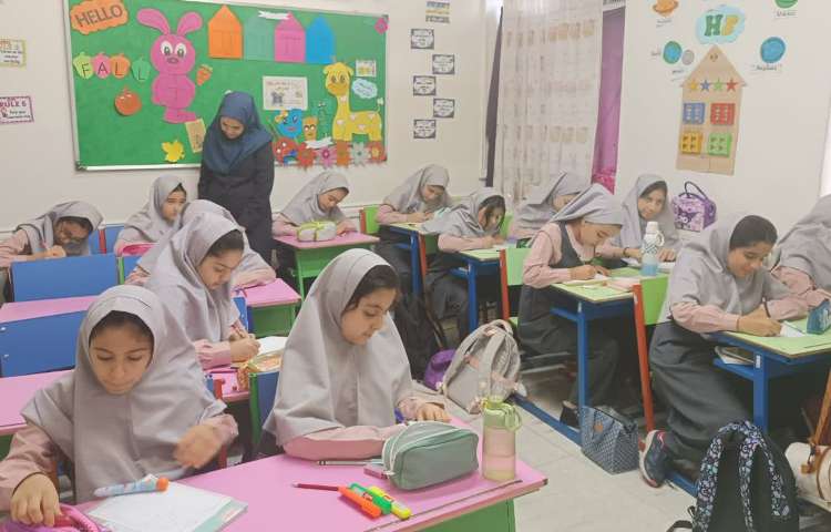 حضور معاون آموزشی در پایه پنجم