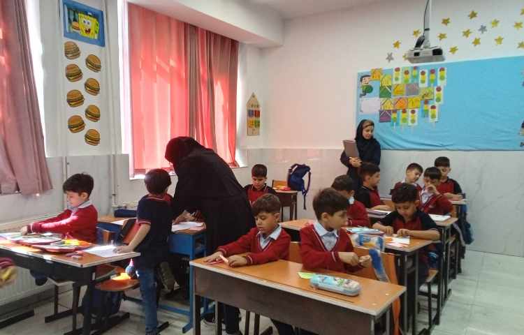 حضور ناظر آموزشی از دفتر مرکزی در کلاس ها 1