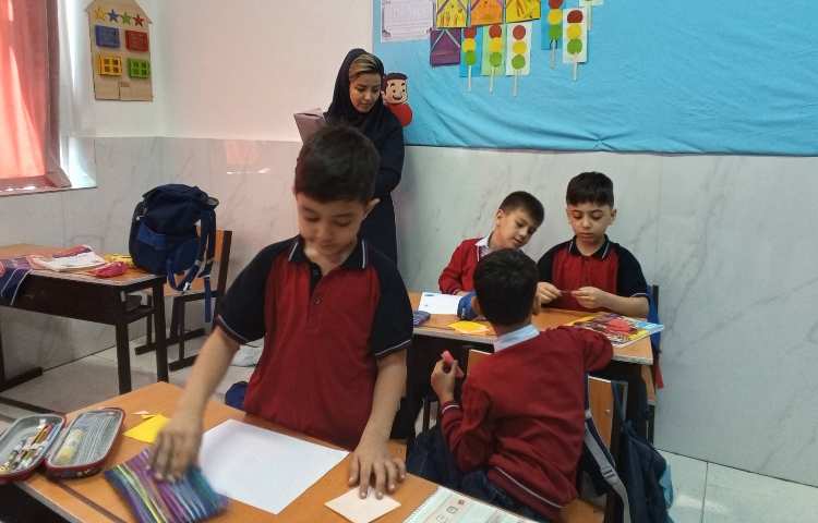 حضور ناظر آموزشی از دفتر مرکزی در کلاس ها 2