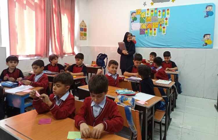 حضور ناظر آموزشی از دفتر مرکزی در کلاس ها 3