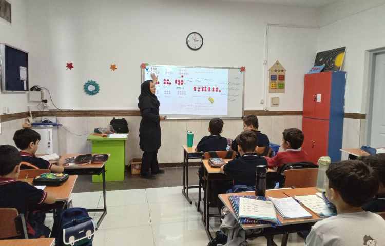 حضور ناظر آموزشی از دفتر مرکزی در کلاس ها 4