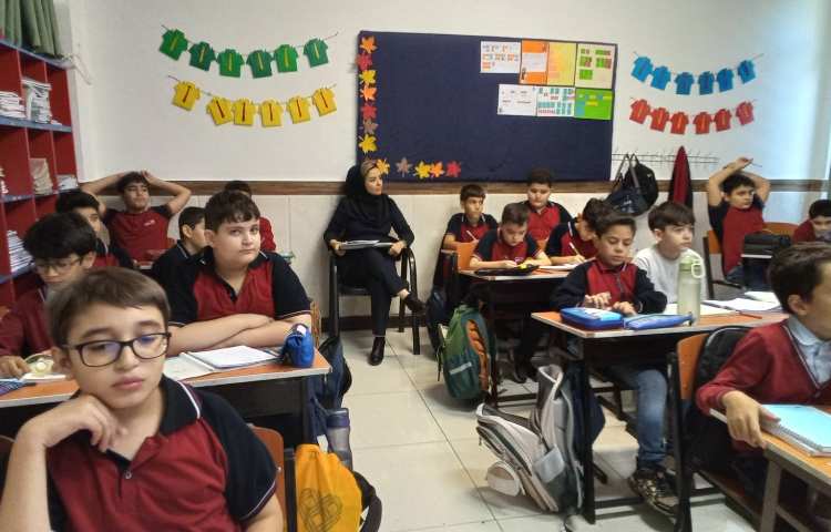 حضور ناظر آموزشی از دفتر مرکزی در کلاس ها 8