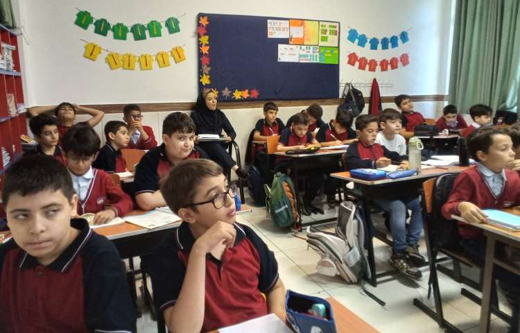 حضور ناظر آموزشی از دفتر مرکزی در کلاس ها 9