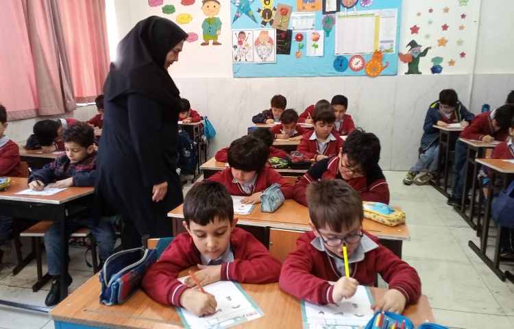 حضور ناظر کیفی از دفتر مرکزی و بازدید از کلاسها 1