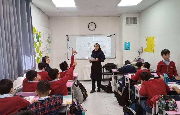 حضور ناظر کیفی از دفتر مرکزی و بازدید از کلاسها 10