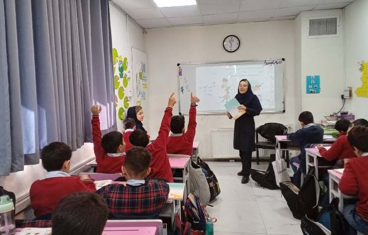 حضور ناظر کیفی از دفتر مرکزی و بازدید از کلاسها 11