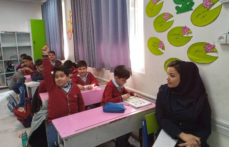 حضور ناظر کیفی از دفتر مرکزی و بازدید از کلاسها 13