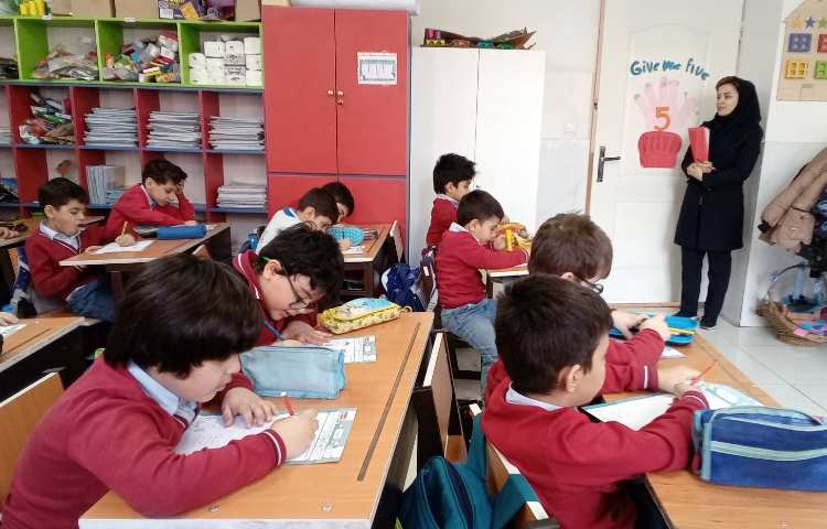 حضور ناظر کیفی از دفتر مرکزی و بازدید از کلاسها 2