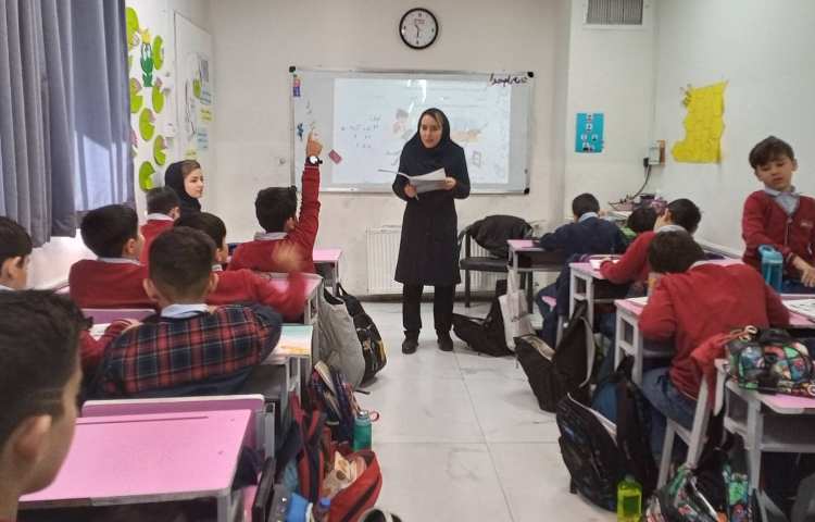 حضور ناظر کیفی از دفتر مرکزی و بازدید از کلاسها 9