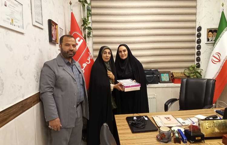 حضور نمایندگان آموزش و پرورش و تقدیر از مدیریت دبستان