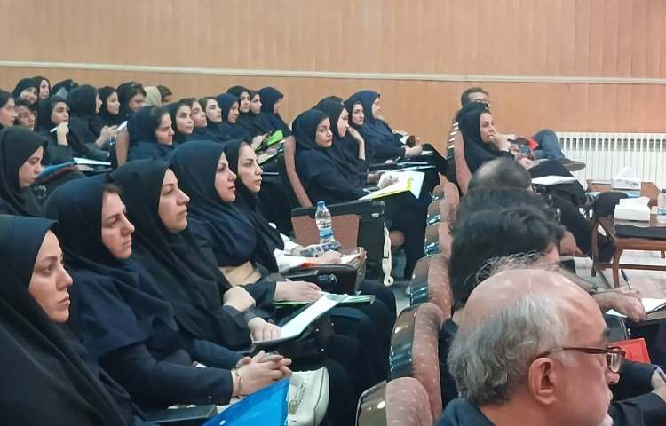 حضور پرسنل دبستان علوی در جلسه دانش افزایی با موضوع ((هنر تعامل با والدین)) 2