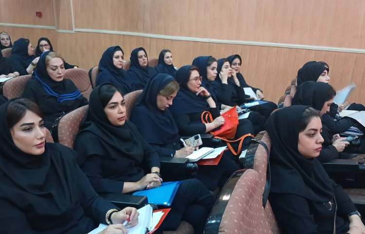 حضور پرسنل دبستان علوی در جلسه دانش افزایی با موضوع ((هنر تعامل با والدین)) 4