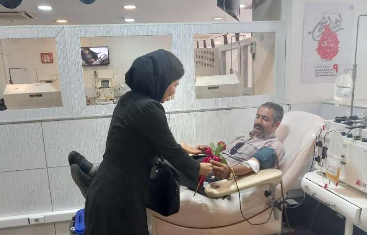 حضور پرسنل در مرکز اهدای خون وصال 10