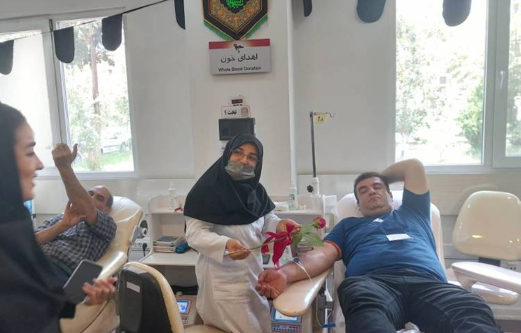 حضور پرسنل در مرکز اهدای خون وصال 8