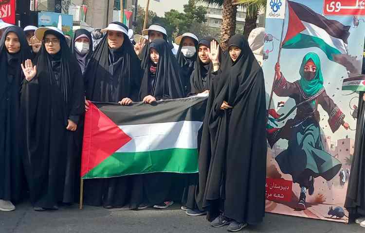 حضور پرسنل و دانش آموزان در میدان فلسطین برای حمایت از کودکان غزه 6