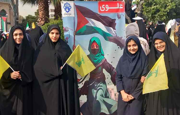 حضور پرسنل و دانش آموزان در میدان فلسطین برای حمایت از کودکان غزه 7