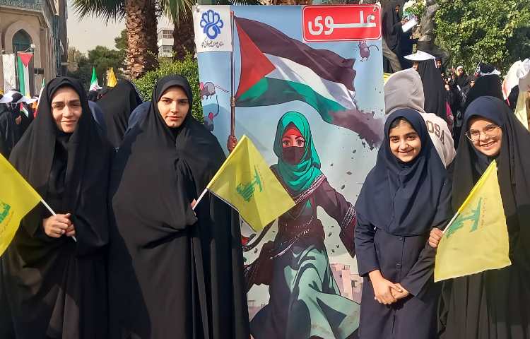 حضور پرسنل و دانش آموزان در میدان فلسطین برای حمایت از کودکان غزه 1