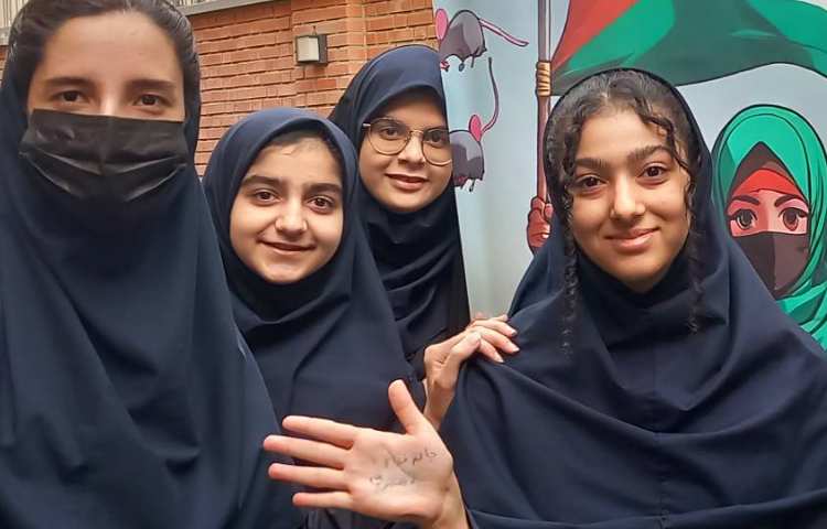 حضور پرسنل و دانش آموزان در میدان فلسطین برای حمایت از کودکان غزه 3