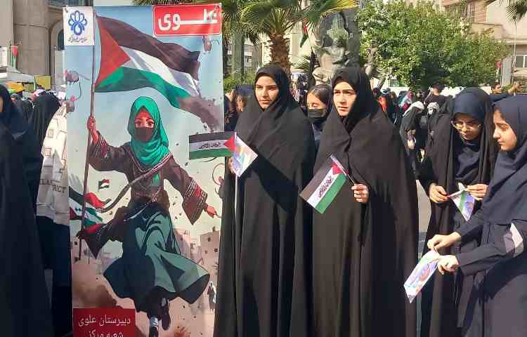 حضور پرسنل و دانش آموزان در میدان فلسطین برای حمایت از کودکان غزه 4