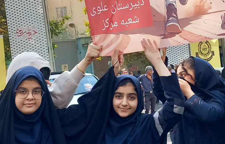 حضور پرسنل و دانش آموزان در میدان فلسطین برای حمایت از کودکان غزه 6