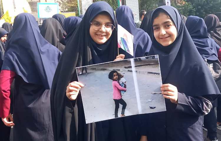 حضور پرسنل و دانش آموزان در میدان فلسطین برای حمایت از کودکان غزه 7
