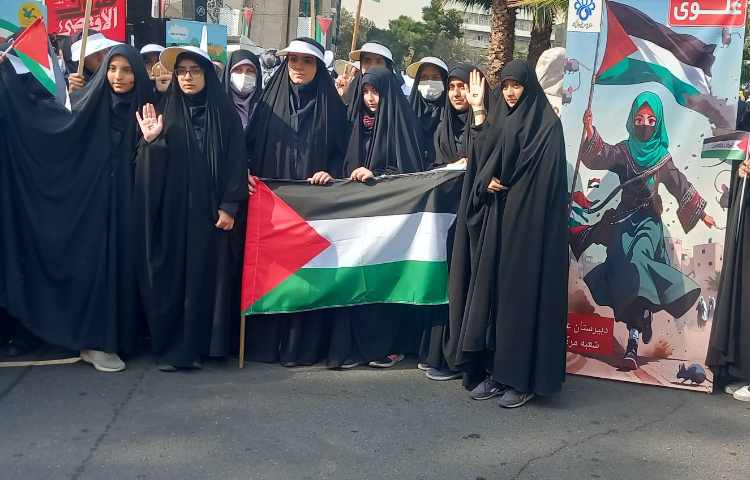 حضور پرسنل و دانش آموزان در میدان فلسطین برای حمایت از کودکان غزه 11